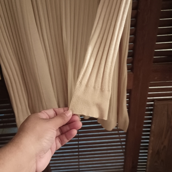 X Large Cocobleu beige cardigan. Small slits on the sides. - Picture 4 of 4